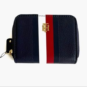 SAME DAY SHIP Tommy Hilfiger small zip wallet